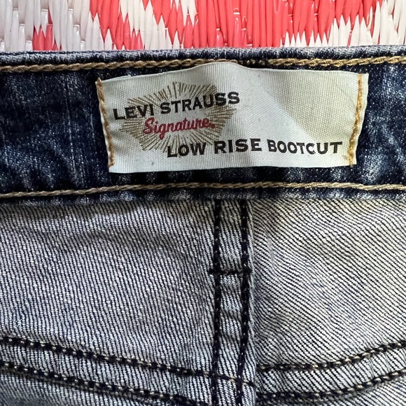 Misses Levi’s low rise bootcut Misses 16 M waist 38 Inseam 30 See photos - Picture 12 of 13